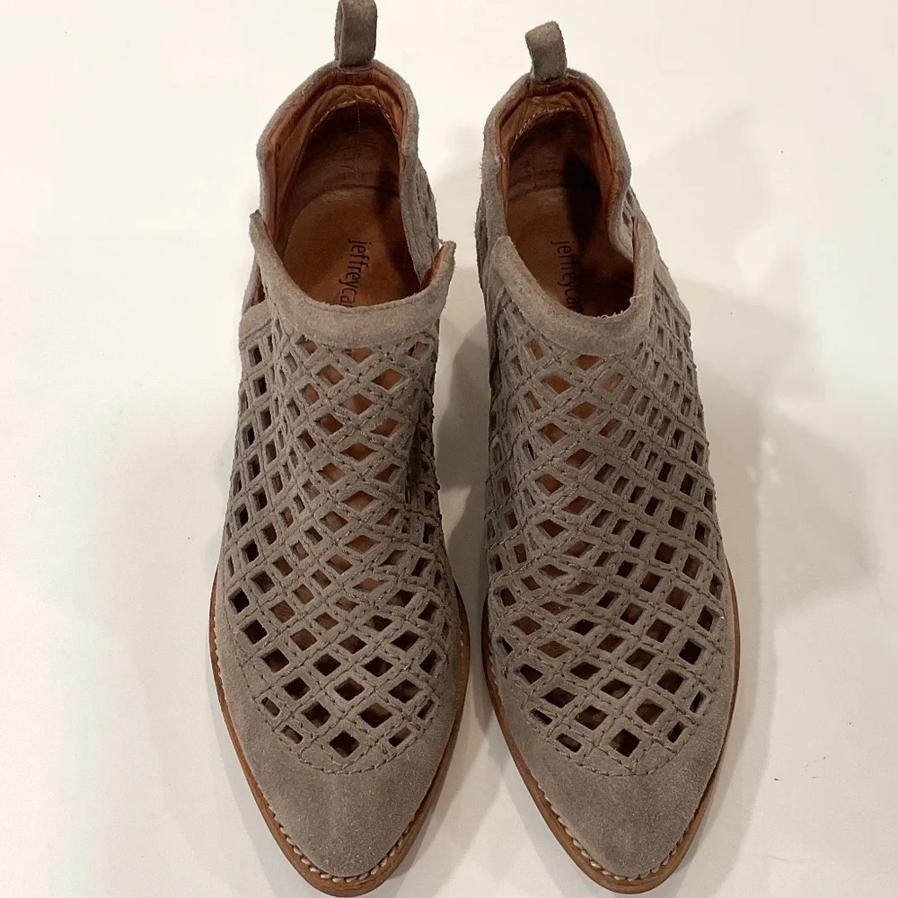 JEFFREY CAMPBELL Taggart Ankle Booties Taupe Suede Size 7.5 Excellent Condition